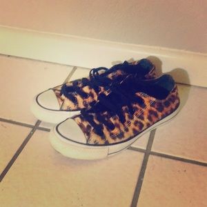 Leopard converse